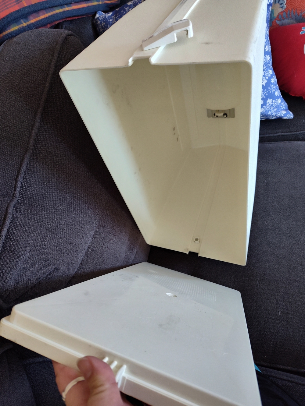 Plastic Sewing Machine Case - Picture 5 of 11